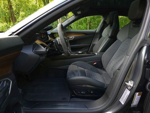 Used 2023 Audi e-tron GT Premium Plus AWD/4WD image 11