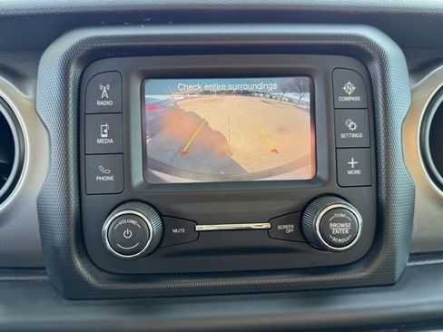 Used 2020 Jeep Wrangler Sport image 17