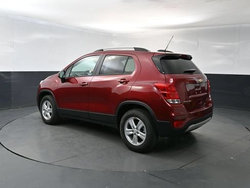 Used 2022 Chevrolet Trax LT w/ LT Convenience Package AWD/4WD image 3