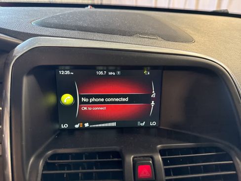 Used 2017 Volvo XC60 T6 R-Design w/ Climate Package image 26