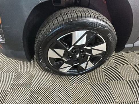 Certified 2025 Hyundai Kona SEL AWD/4WD image 9