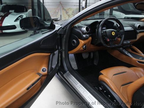 Used 2017 Ferrari GTC4Lusso AWD/4WD image 13