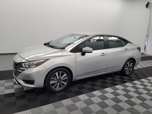 Used 2025 Nissan Versa SV FWD image 2