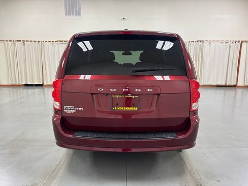 Used 2018 Dodge Grand Caravan SE FWD image 7
