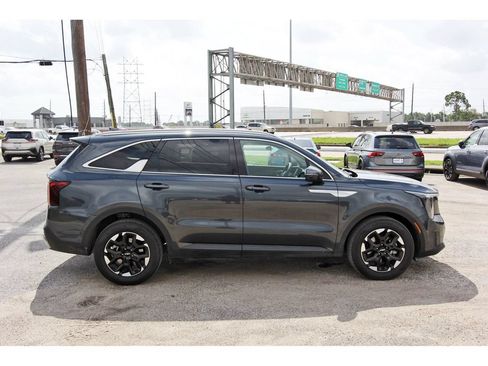 Used 2024 Kia Sorento S w/ Panoramic Sunroof Package FWD image 8