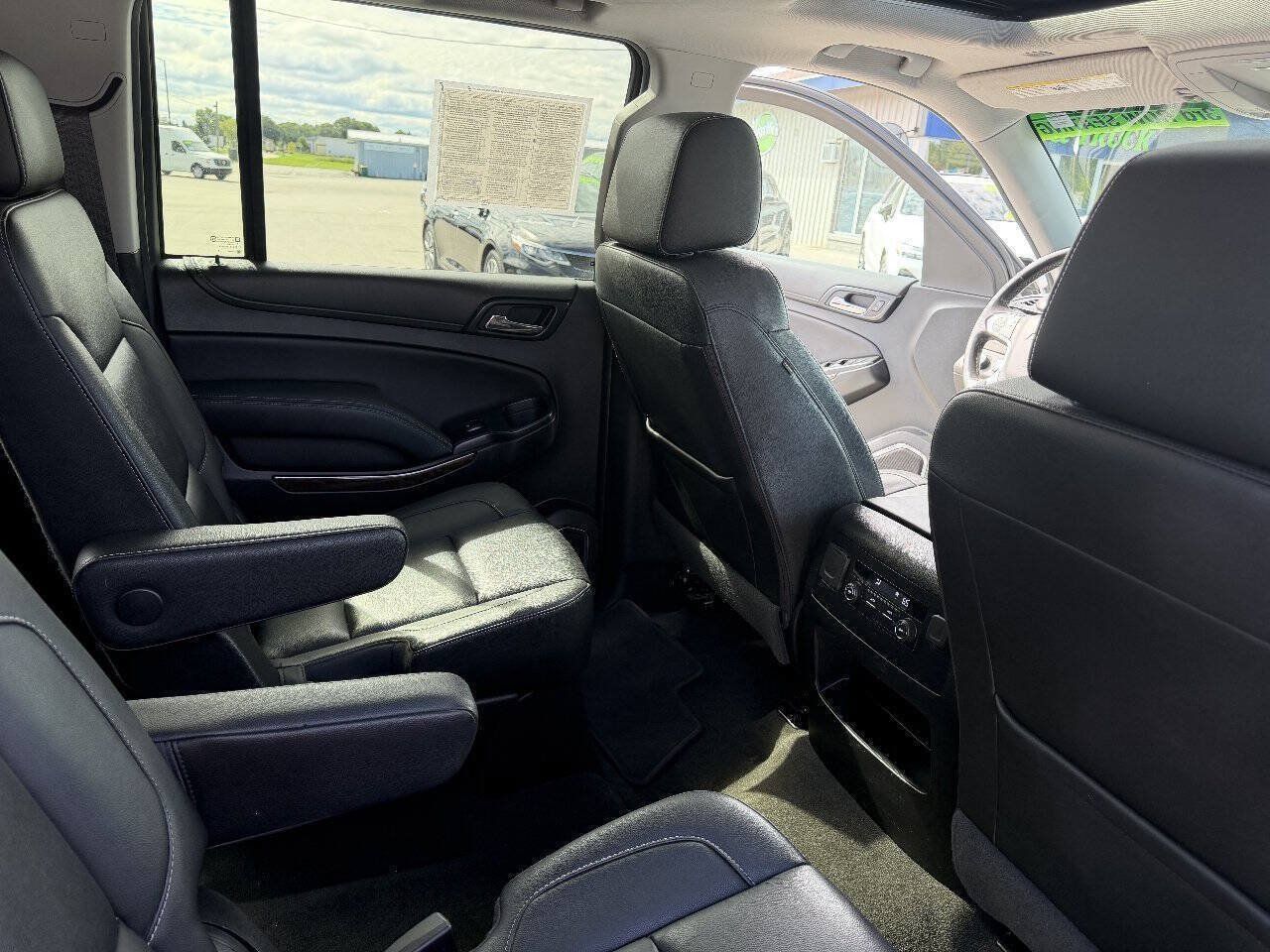 Used 2018 Chevrolet Suburban LT AWD/4WD image 14