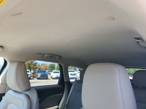 Certified 2024 Lincoln Corsair AWD image 11