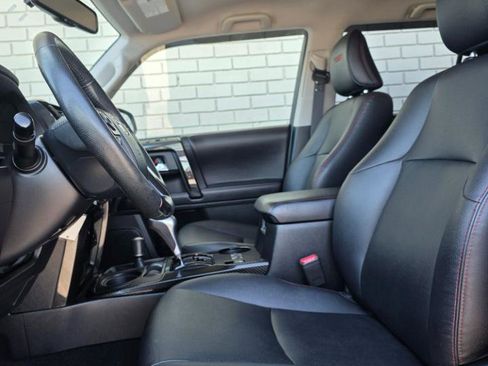 Used 2018 Toyota 4Runner TRD Off-Road Premium AWD/4WD image 12