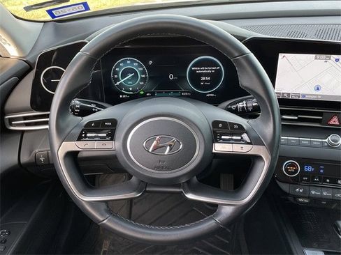 Used 2021 Hyundai Elantra Limited w/ Preferred Accessory Package image 12