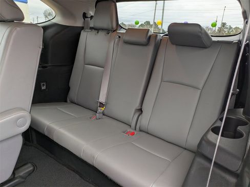 Used 2023 Toyota Highlander XLE image 16