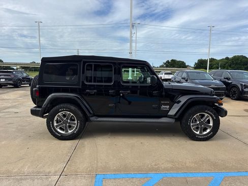 Used 2021 Jeep Wrangler Unlimited Sahara AWD/4WD image 20