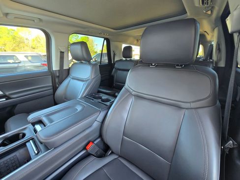 Used 2025 Ford Expedition Max Active image 11