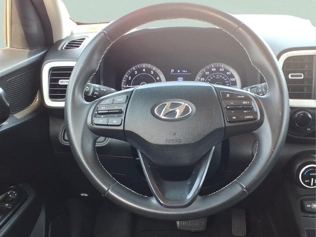 Used 2022 Hyundai Venue Limited FWD image 17