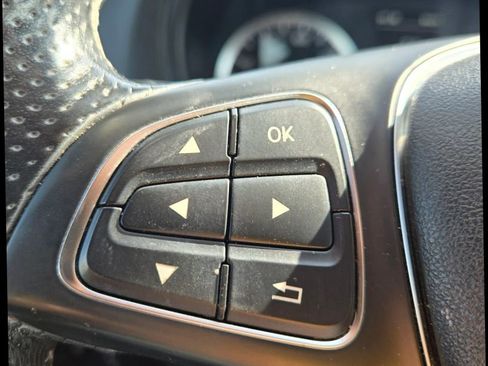 Used 2018 Mercedes-Benz Metris Passenger image 22