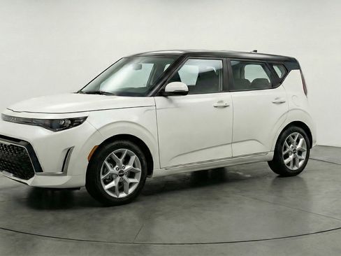 Used 2025 Kia Soul LX w/ LX Technology Package image 3