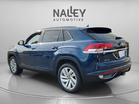 Used 2020 Volkswagen Atlas Cross Sport SE w/ Panoramic Sunroof Package image 3