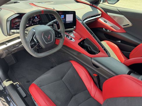 Used 2024 Chevrolet Corvette Stingray Preferred Cpe w/ Battery Protection Package RWD image 9
