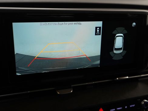 Used 2022 Kia Carnival EX image 30