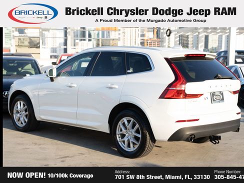 Used 2021 Volvo XC60 T5 Momentum w/ Premium Package image 7