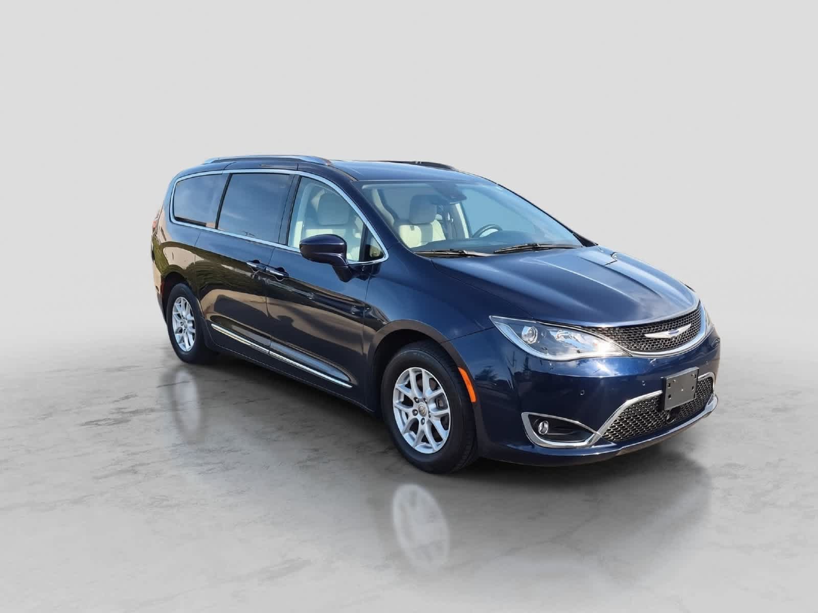 Used 2020 Chrysler Pacifica Touring-L w/ Advanced Safetytec Group FWD image 2