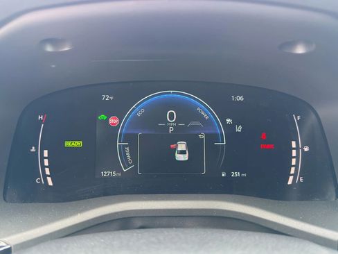 Used 2025 Toyota Camry SE image 11