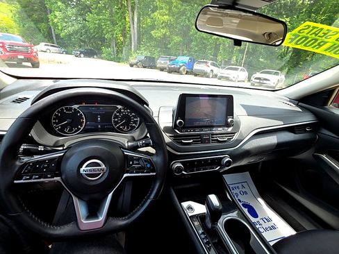 Used 2021 Nissan Altima 2.5 SV w/ SV Premium Package FWD image 12