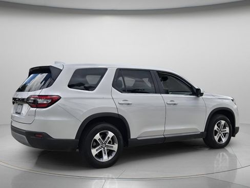 Used 2025 Honda Pilot EX-L image 7