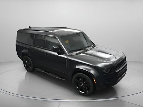 Certified 2025 Land Rover Defender 130 X-Dynamic SE AWD/4WD image 21