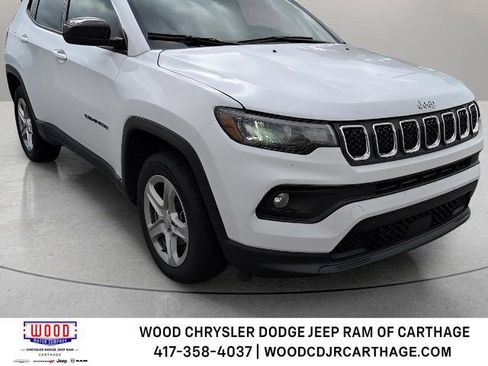 Used 2024 Jeep Compass Latitude AWD/4WD image 1