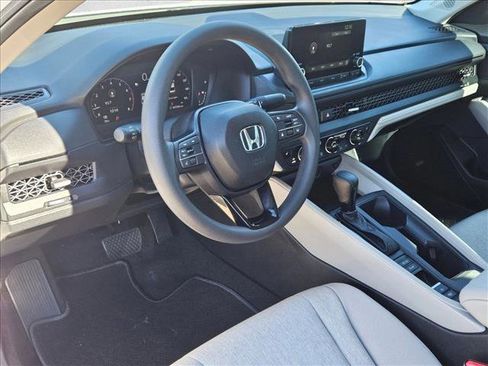 Used 2025 Honda Accord SE image 10