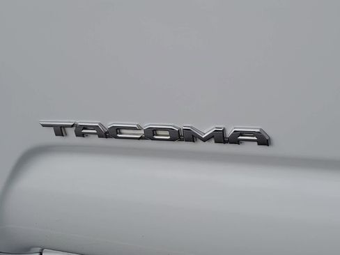 Used 2020 Toyota Tacoma TRD Off-Road image 15