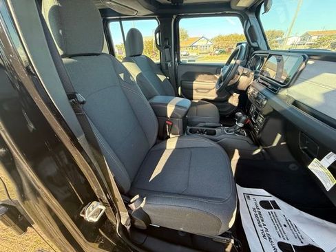 Used 2024 Jeep Gladiator Sport image 11