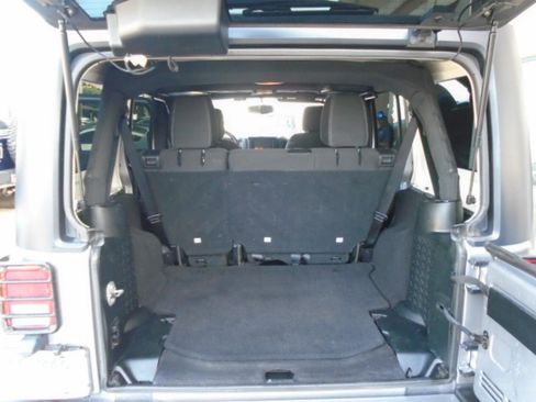 Used 2018 Jeep Wrangler Unlimited Sahara w/ Connectivity Group image 12