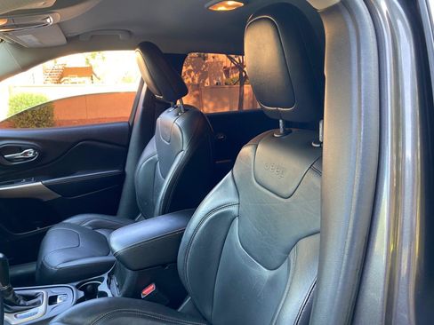 Used 2018 Jeep Cherokee Limited FWD image 27