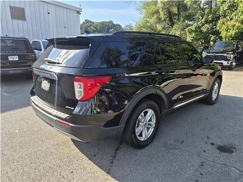 Used 2022 Ford Explorer XLT w/ Equipment Group 202A AWD/4WD image 32
