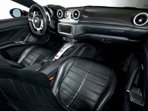 Used 2017 Ferrari California T image 33