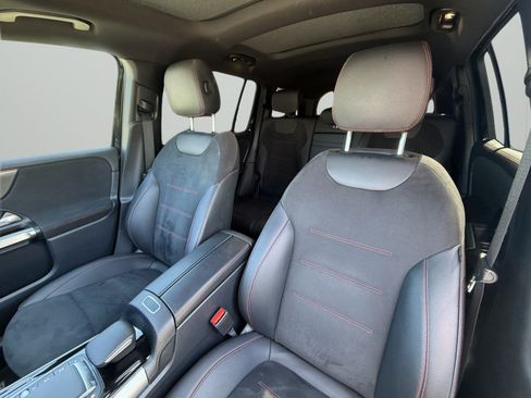 Used 2022 Mercedes-Benz GLB 250 4MATIC image 8