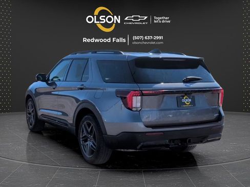 Used 2025 Ford Explorer ST-Line w/ ST-Line Street Pack AWD/4WD image 7