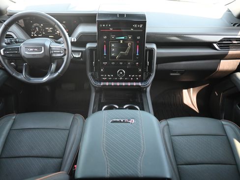 Used 2025 GMC Yukon AT4 w/ AT4 Premium Package image 3