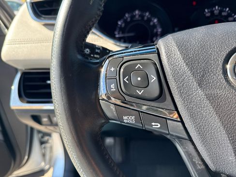 Used 2015 Toyota Avalon XLE Touring image 16