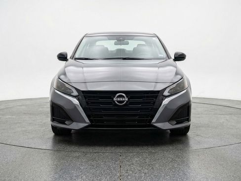 Used 2025 Nissan Altima 2.5 SV image 2