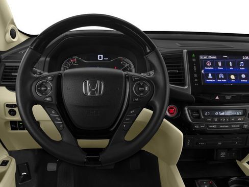 Used 2016 Honda Pilot Touring image 6