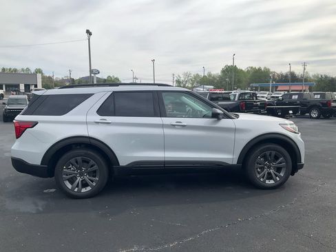 New 2026 Ford Explorer Active AWD/4WD image 4