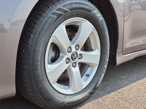 Used 2019 Toyota Sienna LE FWD image 21