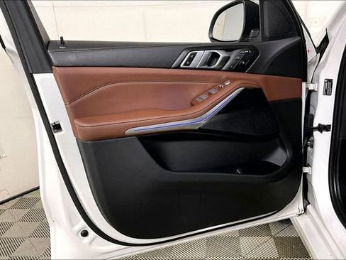 Used 2023 BMW X7 xDrive40i w/ Parking Assistance Package image 23