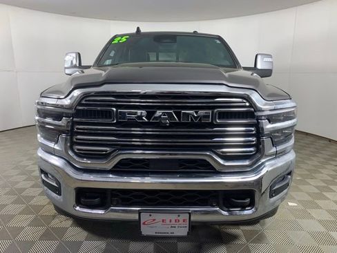 Used 2025 RAM 3500 Laramie AWD/4WD image 3