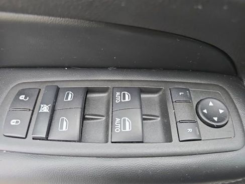 Used 2022 Jeep Grand Cherokee Limited w/ Tech Group image 28