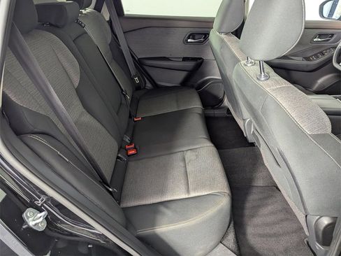 Used 2023 Nissan Rogue SV image 32