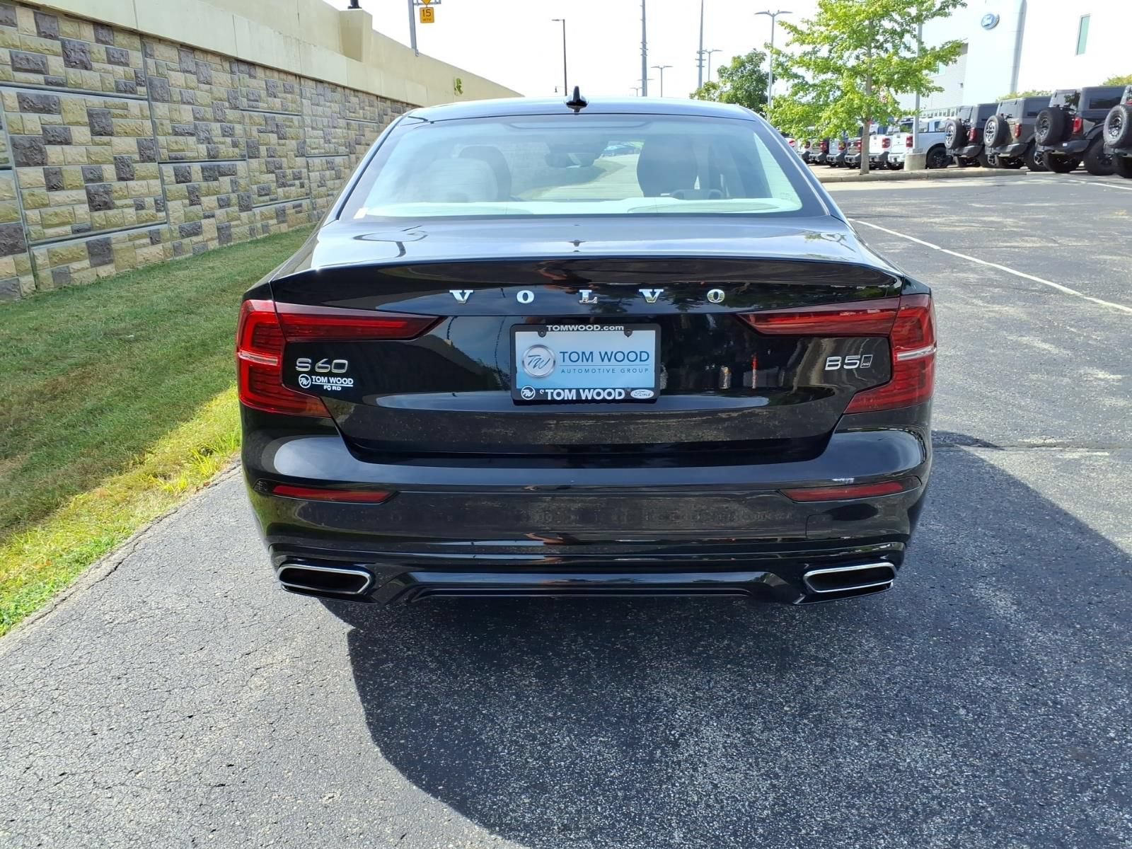Used 2022 Volvo S60 B5 Momentum AWD/4WD image 9