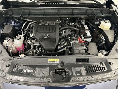 Used 2024 Toyota Highlander XLE AWD/4WD image 21